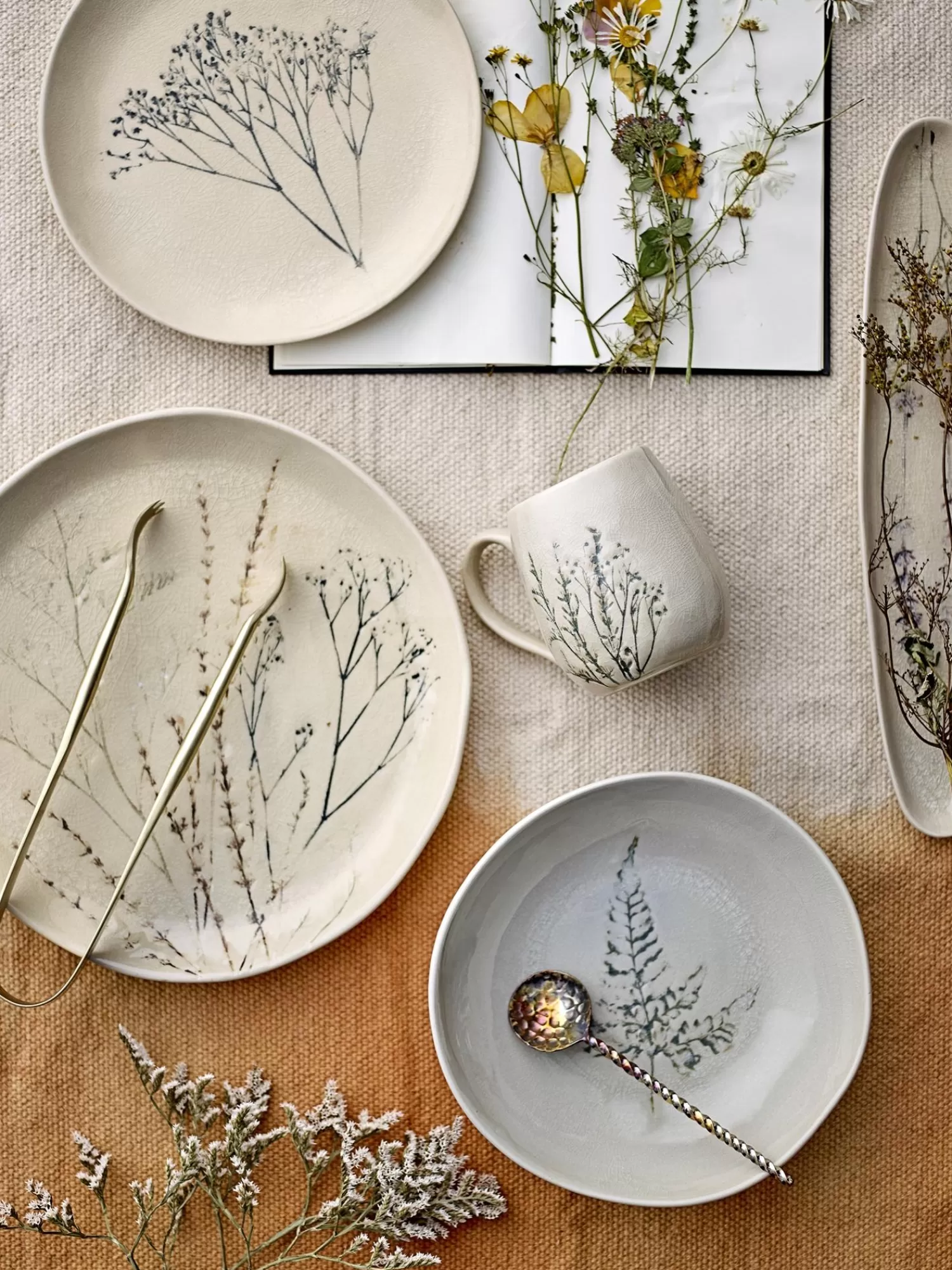 Bloomingville Servies Collecties>Handgemaakt Kopje Bea Met Gras Motief