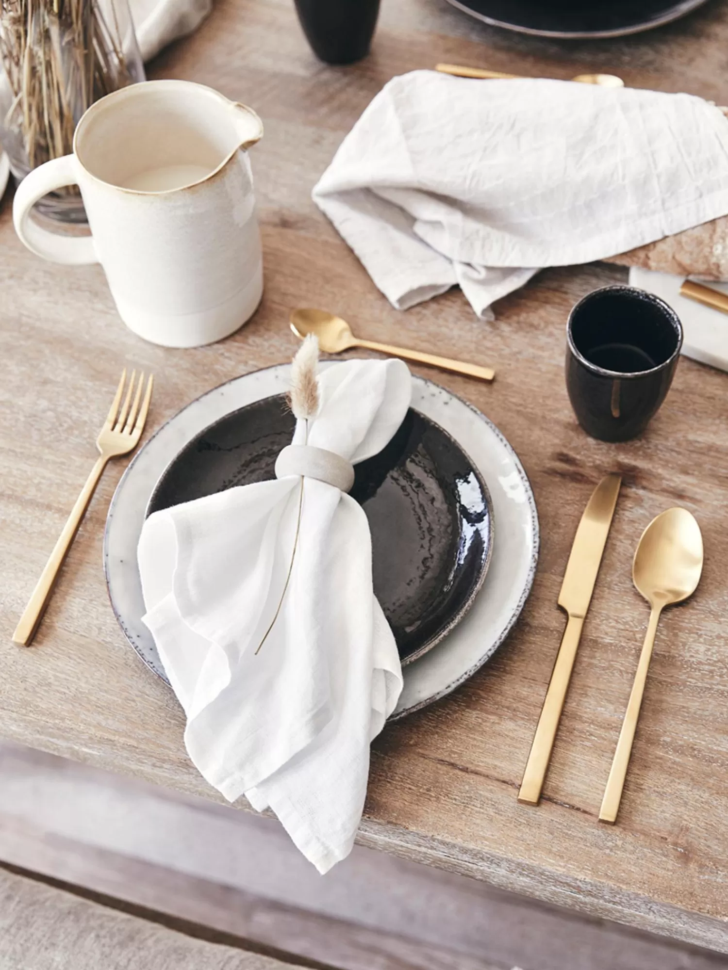 Broste Copenhagen Servies Collecties>Handgemaakt Ontbijtset Nordic Coal, 4 Personen (12-Delig)